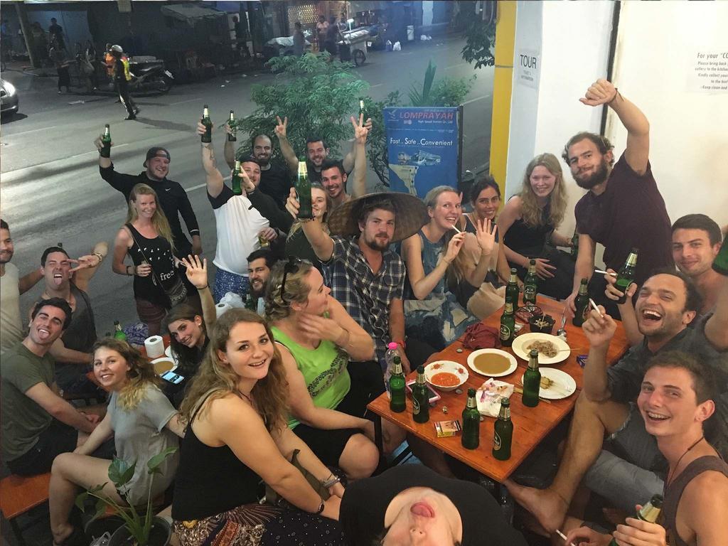 Warm White Hostel Bangkok Dış mekan fotoğraf