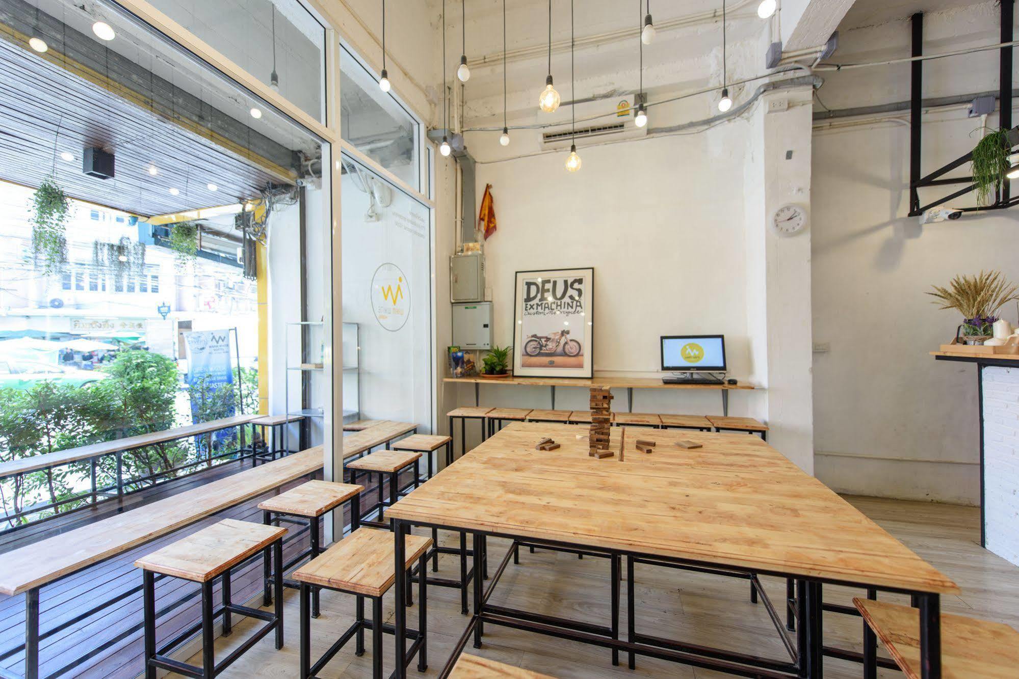 Warm White Hostel Bangkok Dış mekan fotoğraf