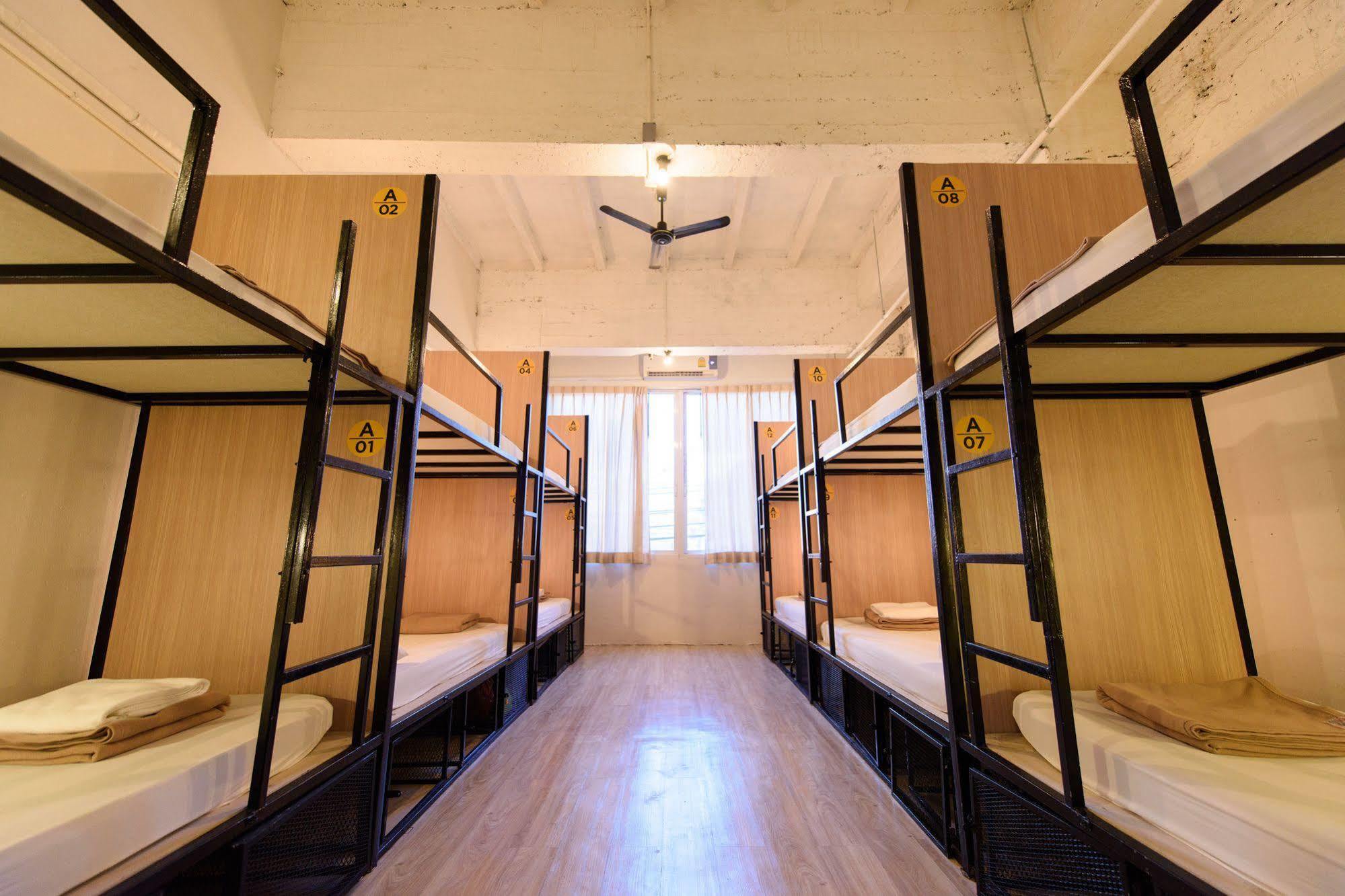 Warm White Hostel Bangkok Dış mekan fotoğraf