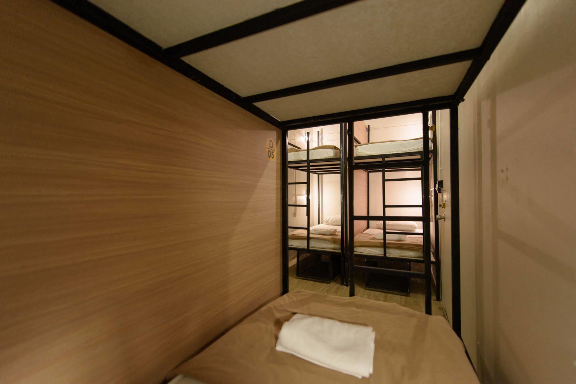 Warm White Hostel Bangkok Dış mekan fotoğraf