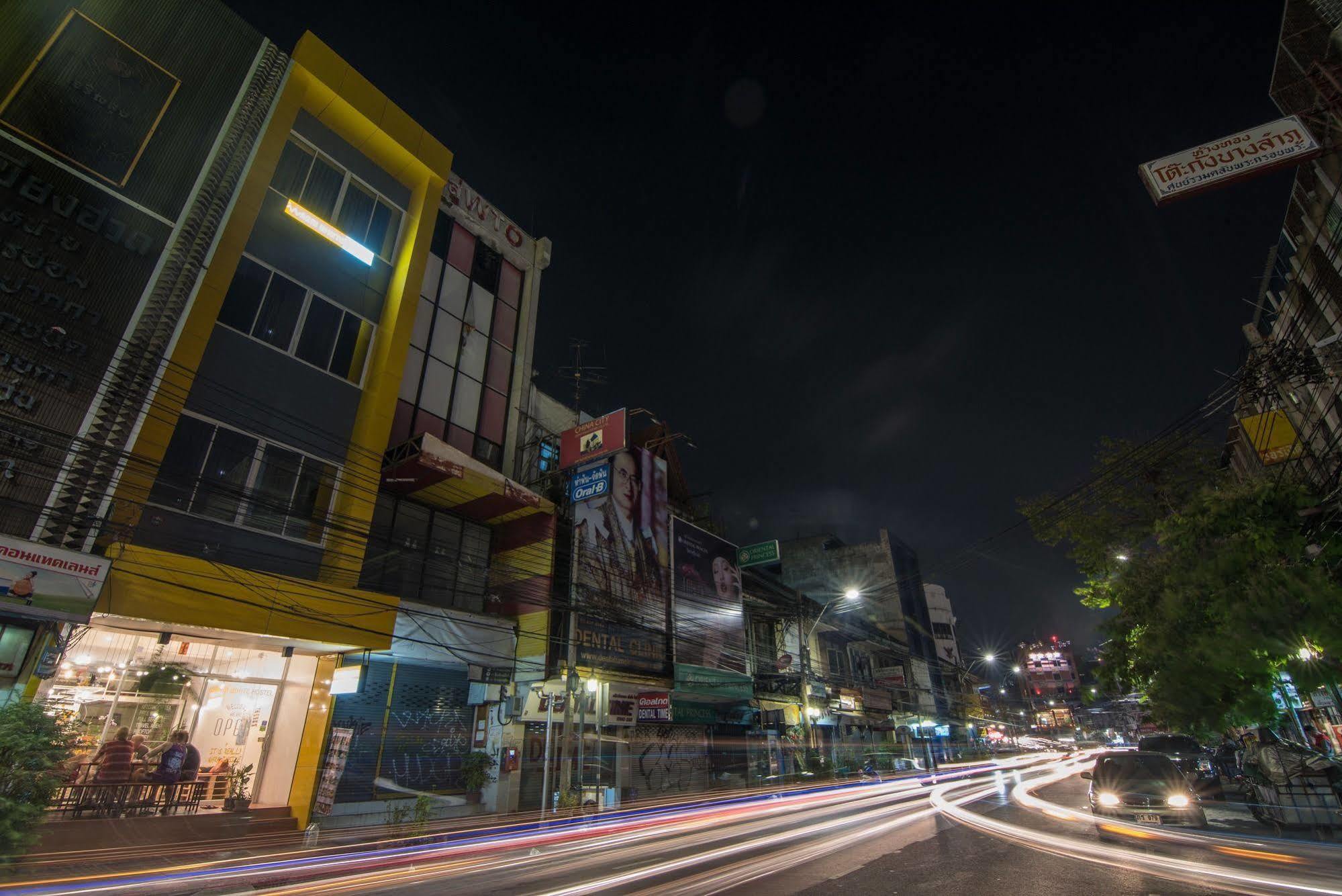 Warm White Hostel Bangkok Dış mekan fotoğraf