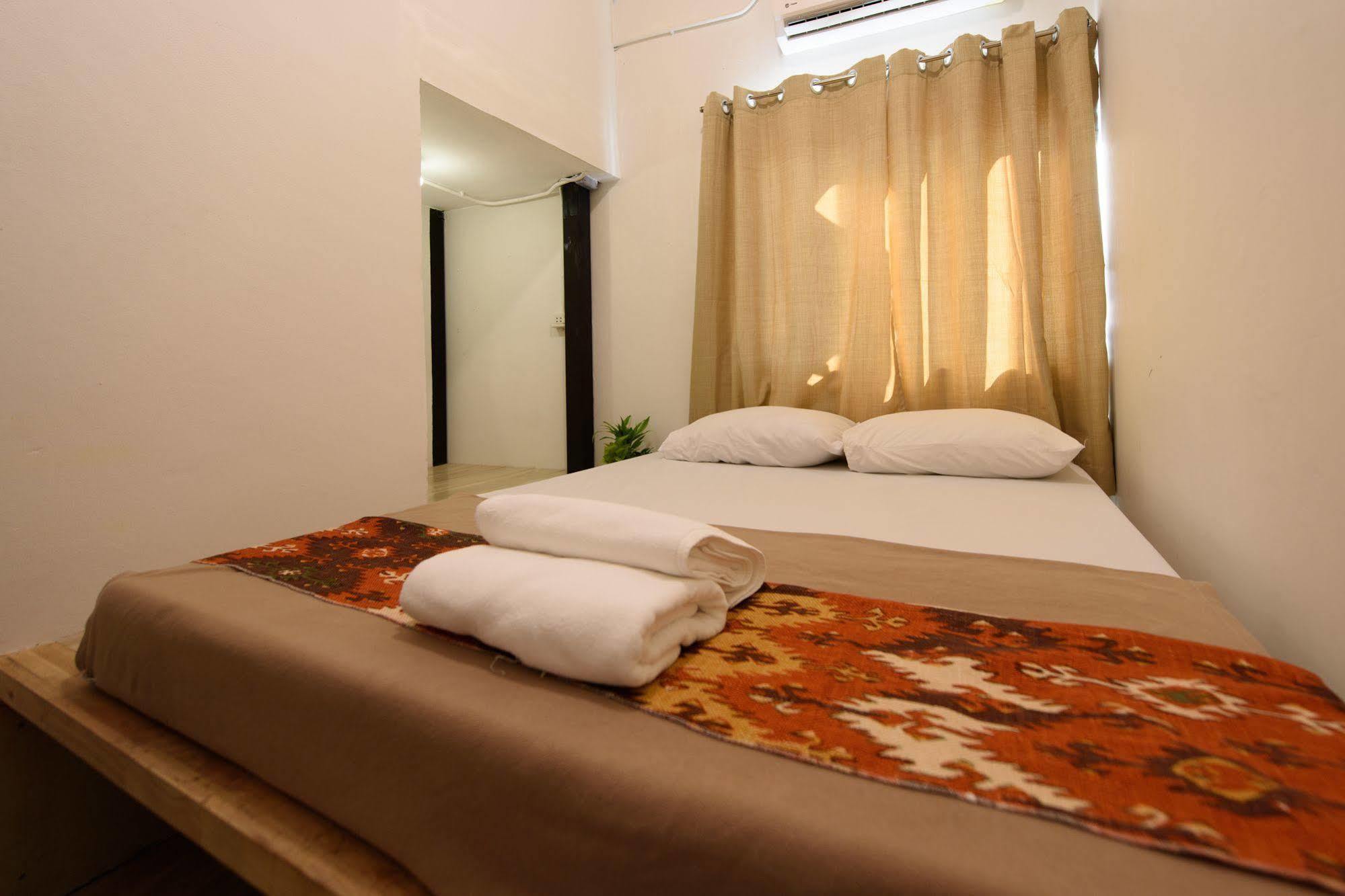 Warm White Hostel Bangkok Dış mekan fotoğraf