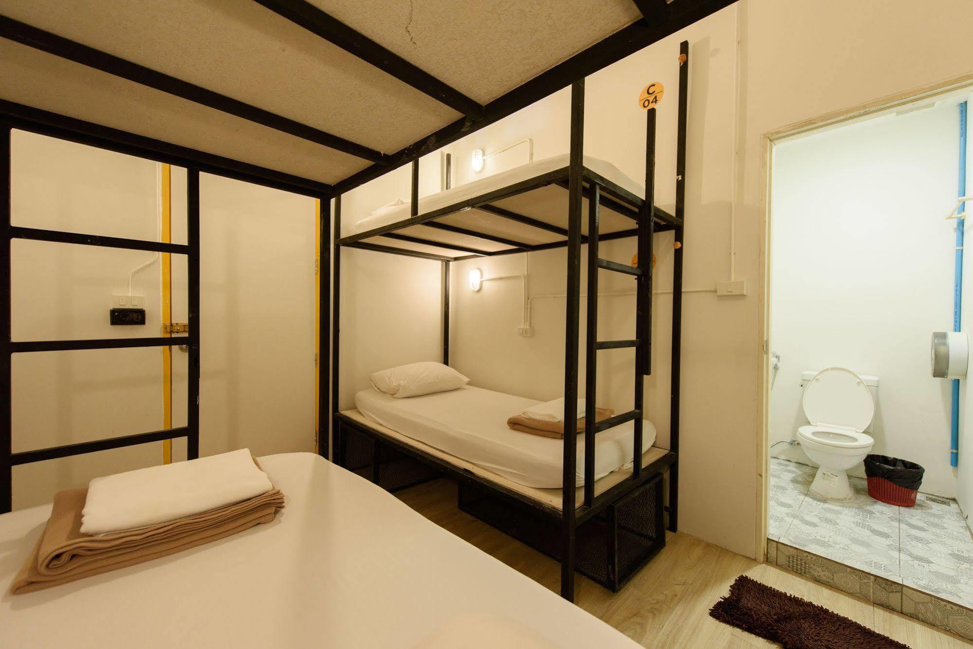 Warm White Hostel Bangkok Dış mekan fotoğraf
