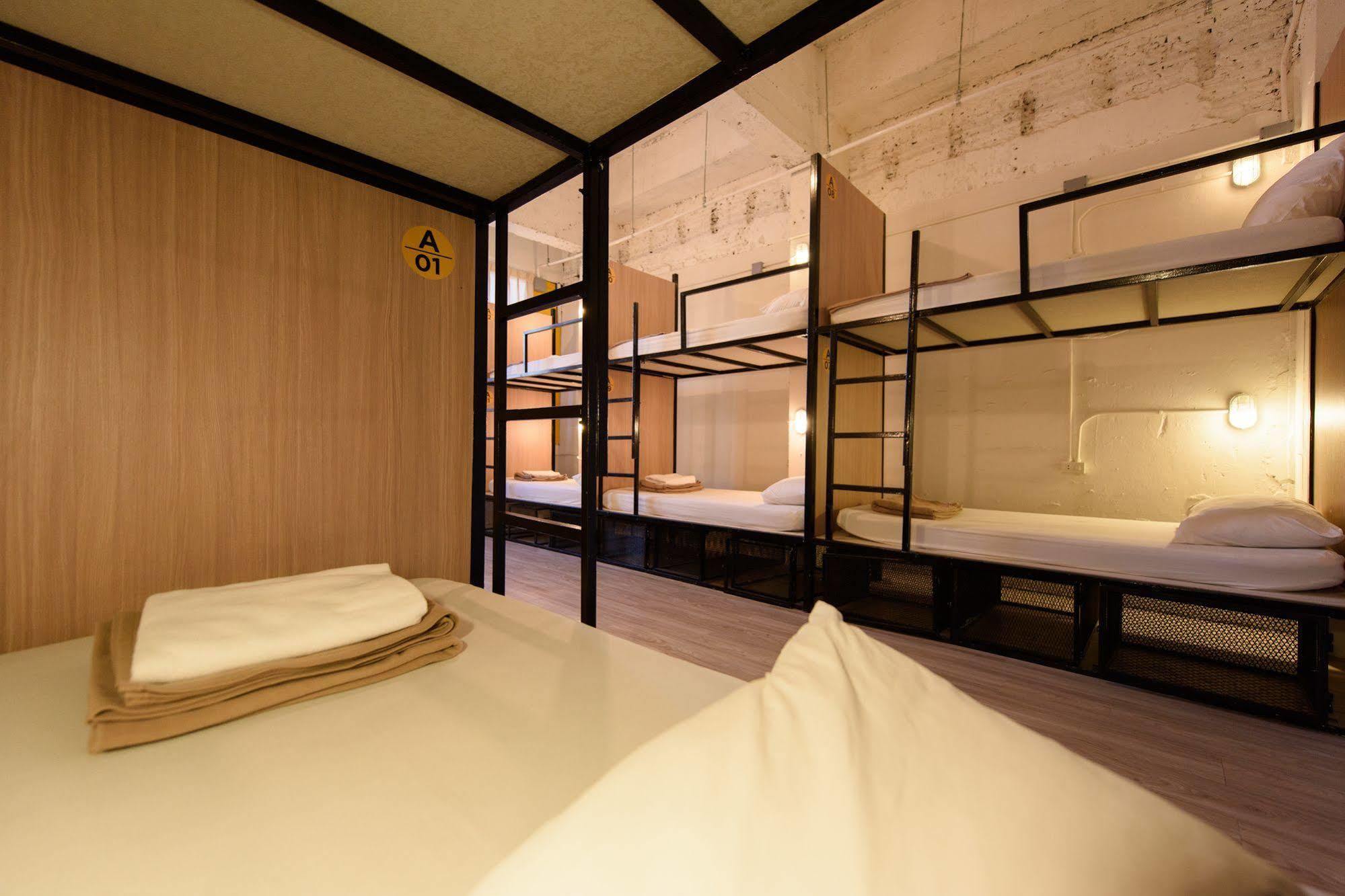 Warm White Hostel Bangkok Dış mekan fotoğraf
