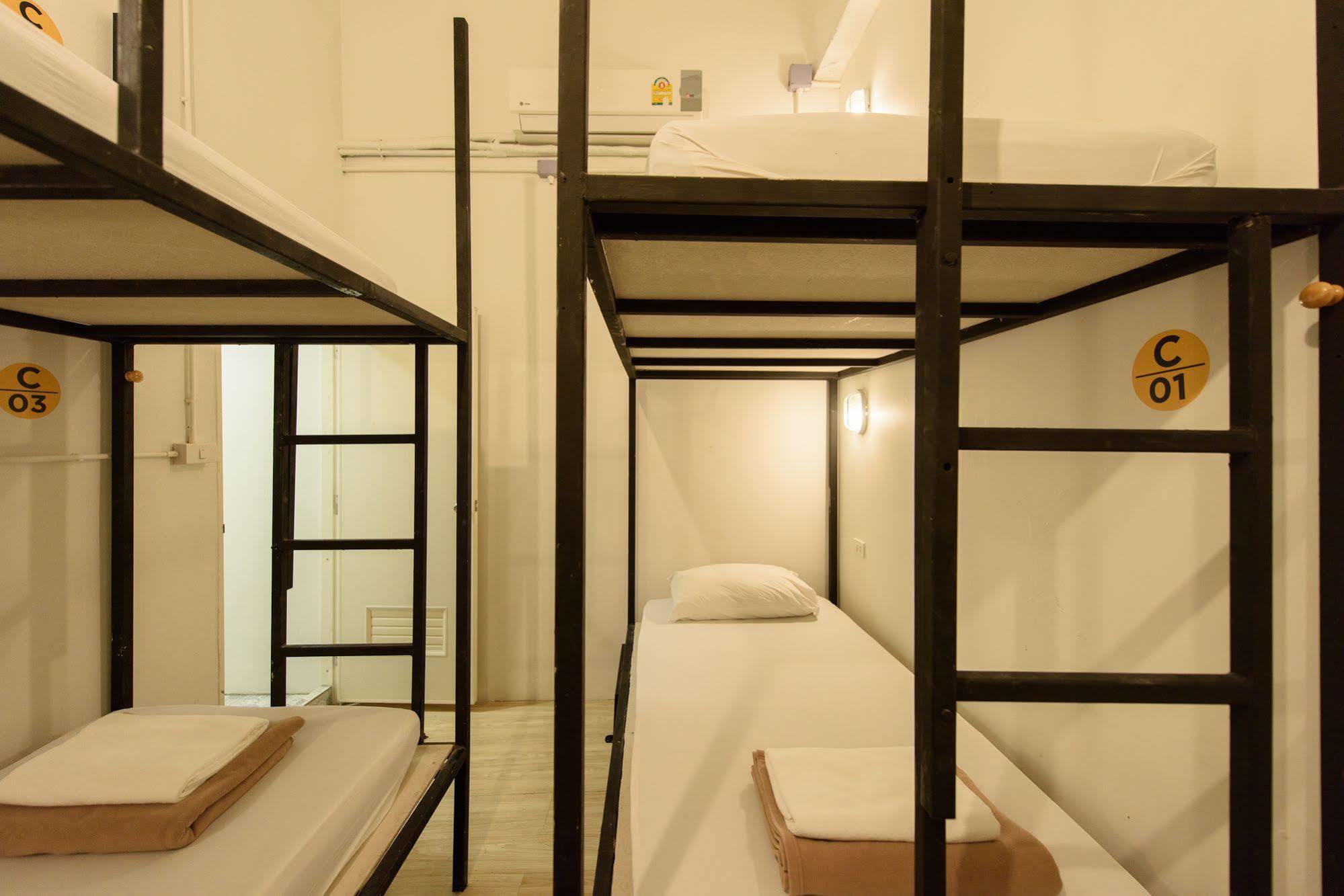 Warm White Hostel Bangkok Dış mekan fotoğraf