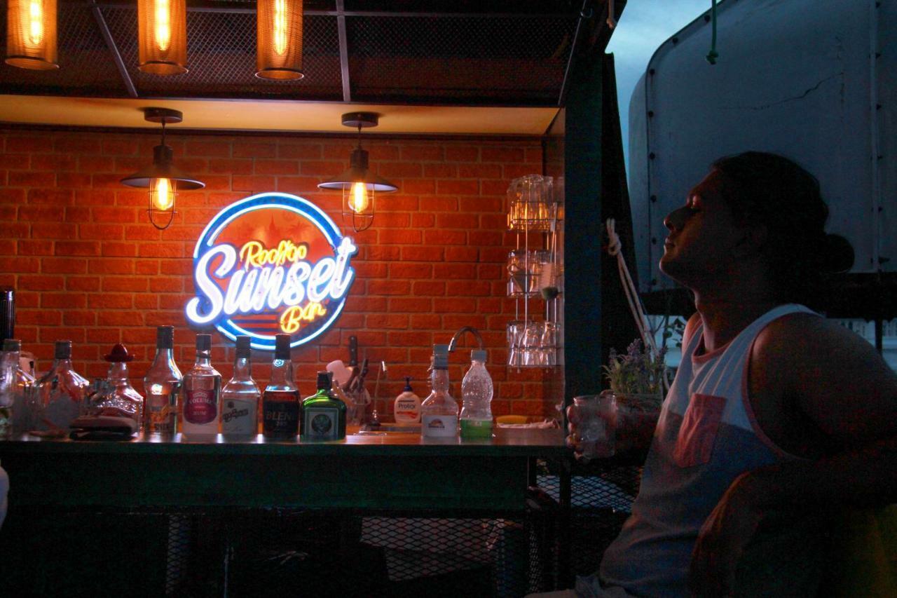 Warm White Hostel Bangkok Dış mekan fotoğraf